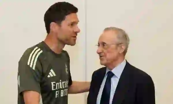 Alonso takohet me Perez, injoron zërat që thonë se do të largohet nga Reali i Madridit