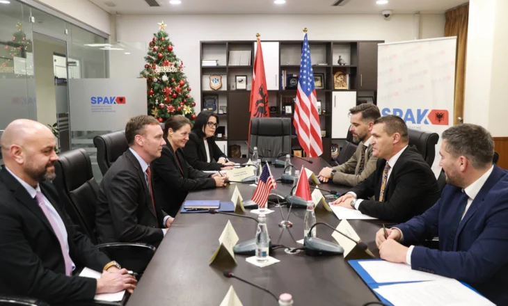 Altin Dumani pret në SPAK zyrtarin e lartë amerikan. SHBA vlerëson punën e tij kundër krimit dhe korrupsionit