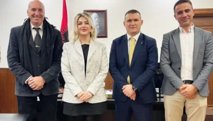 Altin Dumani zbarkon në Prishtinë/ Rol kyç për drejtësinë e Kosovës? Ambasada britanike jep sinjale