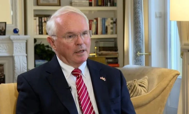 Ambasadori Christofer Hill: Vizita e Baker në ’91, kthesa historike për Shqipërinë, larg socializmit të butë