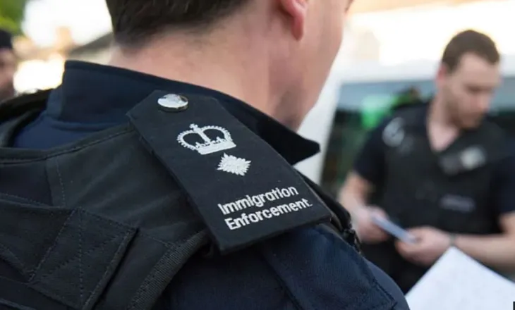 Angli, oficeri shqiptar i emigracionit akuzohet për vjedhje të sendeve me vlerë nga emigrantët