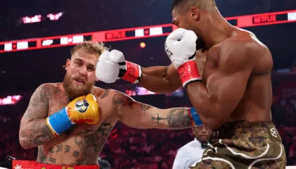 Anthony Joshua përmbush misionin, fiton me KO në raundin e gjashtë ndaj Jake Paul