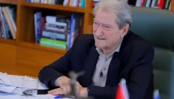 Armik i egër’/ Berisha: E lashë duhanin në 1977 dhe nuk u ktheva më kurrë