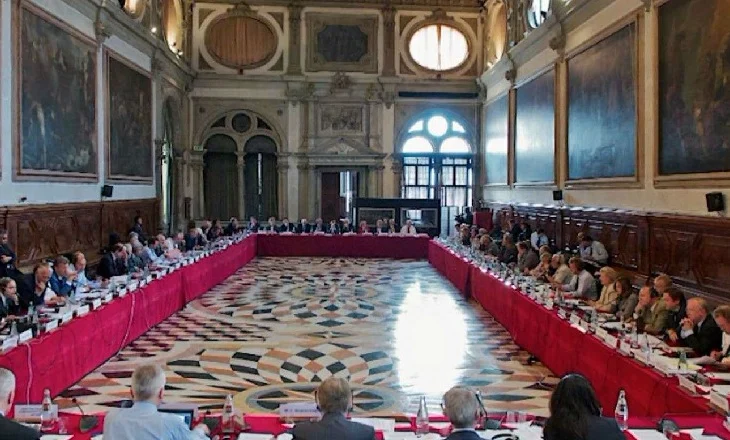 Arrestimi i kryebashkiakëve, Komisioni i Venecias: Demokracia vendore s’mund të drejtohet nga qelia
