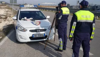 Arrestohen dy të dehur në drejtim të automjeteve të tyre, në pranga 34- vjeçari në kërkim nga policia
