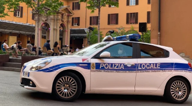 Arrestot çifti shqiptar në Itali, u kapën duke shitur drogë në parkingun e një supermarketi