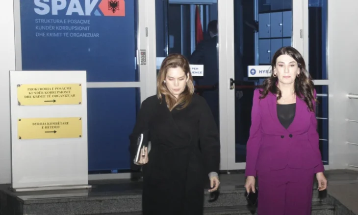 Asnjë fjalë para mediave/ Hetime për 12 tendera, Drejtoresha e AKSH-it Mirlinda Karçanaj del nga SPAK pas 3 orësh