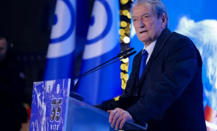 “Asnjë regjim nuk i ka çuar shqiptarët mbrapa”/ Berisha thirrje për protestë nga Kavaja: Të nisim betejën tonë pa kthim, deri në fitore