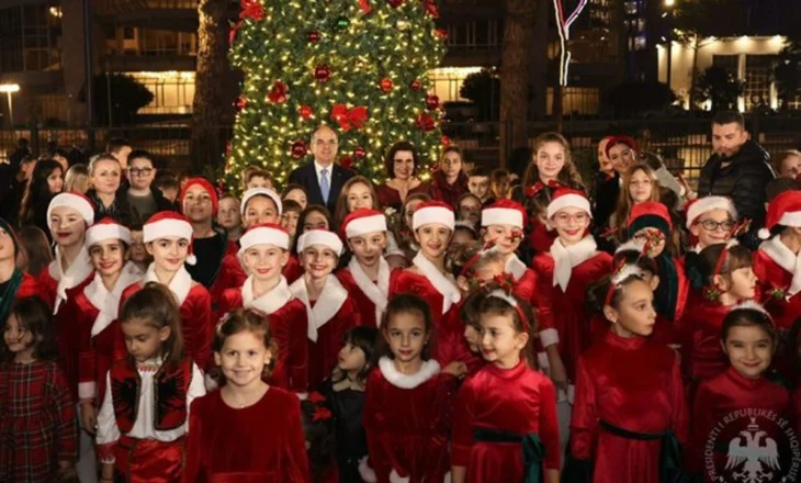 Atmosferë magjike në Presidencë gjatë ndezjes së dritave të pemës së Krishtlindjeve
