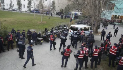 Autobotë dhe më shumë se 1300 policisë/ ‘Blindohet’ Kryeministria, PD gati podiumin…