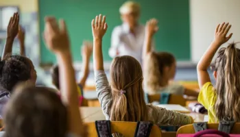 Autoriteti, frika dhe bullizmi në shkollat tona: dështim edukativ me pasoja shoqërore