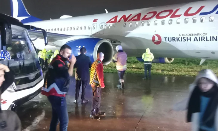 Avioni i nisur nga Prishtina del nga pista në Stamboll, evakuohen pasagjerët