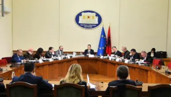 Avokati i Ballukut dhe kreu i SPAK përplasje te “Mandatet”/ USB-ja me 16 mije faqe prova, kushti që duhet të plotësojnë deputetët