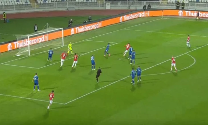 AZ Alkmaar depërton te mbrojtja e Dritës dhe shënon lehtë, por mëkati i madh sonte mbetet tribuna karshi gati bosh (VIDEO)