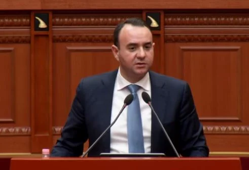 Balliu ‘sulmon’ Ballukun: Si Beqaj e Veliaj do përfundojë edhe ajo zonja që s’e shoh më në Kuvend