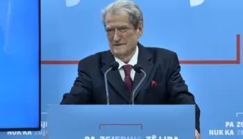 ‘Balluku, kryetare e një organizate kriminale’, Berisha: Bashkë me Ergys Agasin është mafia! Protesta të qëndrueshme…