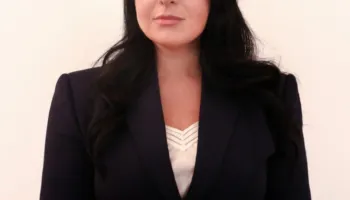 “Balluku ndante tenderë me telefon”/ Hoxha nuk kursehet: Belinda dhe AKSHI janë vetëm maja e ajsbergut, së shpejti…