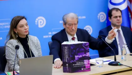 Balluku vë në rresht Berishën, kreu i PD urdhër deputetëve të mos dalin në debate televizive për korrupsionin…