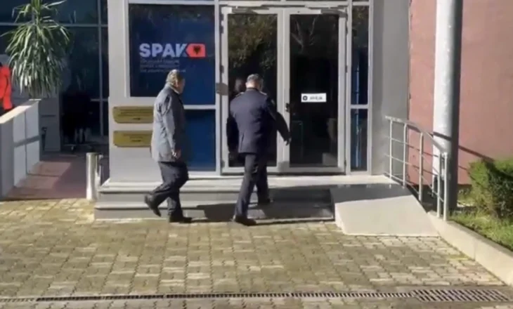 Bamir Topi paraqitet në SPAK për çështjen “21 Janari”