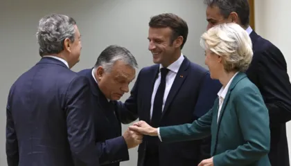 BE e përçarë për përdorimin e parave ruse në Ukrainë. Von der Leyen: “Sot një vendim”. Tusk: Para sot ose gjak nesër. Belgjika dhe Orban kundër: Çështje e vdekur