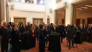 Begaj mbledh gazetarët për darkën e fundvitit: Keni profesion më të vështirë se mjekët!