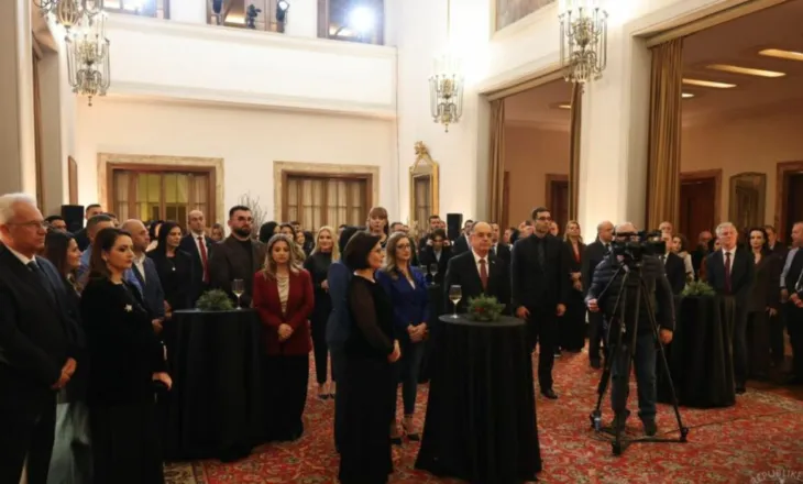 Begaj mbledh gazetarët për darkën e fundvitit: Keni profesion më të vështirë se mjekët!