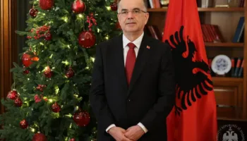 Begaj uron shqiptarët për Vitin e Ri: Familja i jep forcë shoqërisë sonë