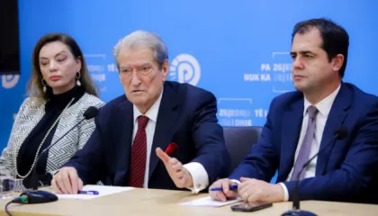 “Bëhuni gati për përshkallëzim të luftës”/ Berisha tregon aksionin politik: Duam qeveri teknike dhe zgjedhje të lira