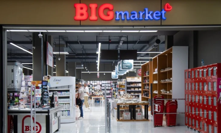 “Bëni kujdes”, Mentor Kikia ngre alarmin për Big Market: Janë hajdutë, tjetër çmim në raft, tjetër në kasë!