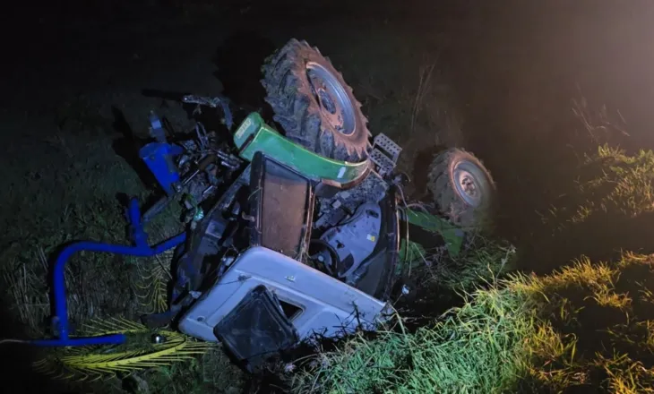 Benz-i përplaset me Zetorin në aksin Fier-Berat, lëndohet drejtuesi i mjetit bujqësor