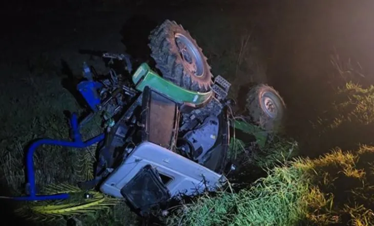 Benz-i përplaset me Zetorin në Fier-Berat, lëndohet drejtuesi i mjetit bujqësor