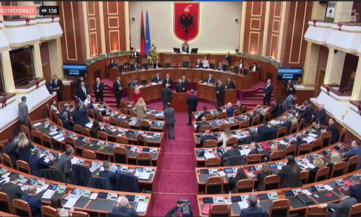 Berisha bllokon foltoren, nuk lejon deputeten e tij të flasë