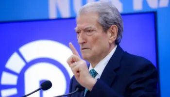 Berisha mbledh aleatët në selinë blu, komenton çështjen e Ballukut