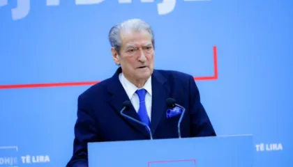 Berisha: Nuk ka seancë me dyer të mbyllura për vjedhjet e Edi Ramës! Qindra milionë paguhen mediat e qeverisë për të mashtruar qytetarët