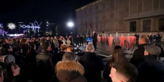 Berisha: Nuk largohemi nga sheshi pa shporrur binomin Rama-Balluku! Gys Agasi rrahu me grushta Ulsi Manjën me porosi nga Kapoja