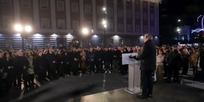 Berisha: Përshëndes protestuesit e Vlorës! Sot mbyllim protestën tonë për të nisur vitin po me protesta