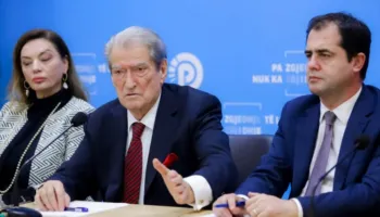 Berisha: Protestuesit inauguruan dje misionin e ri për shpëtimin e Shqipërisë! I falënderoj për përmbajtjen e zemërimit