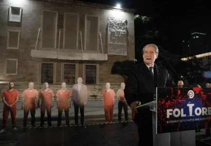 Berisha: Rama e ka ulur me 500 mln euro buxhetin e shëndetësisë! Magazinieri i Salillarit ka fituar tenderin 60 mln euro për portin e Vlorës?