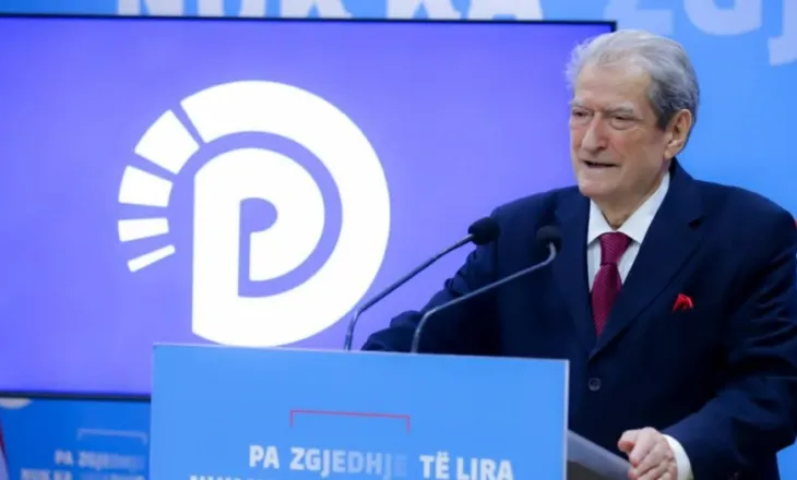 Berisha uron besimtarët: Krishtlindjet e tjera t’i festojmë pa këtë kolerë të zezë që ka pllakosur vendin