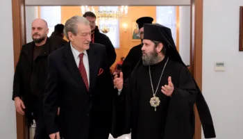 Berisha uron besimtarët shqiptarë për festën e Krishtlindjes:Le të festojmë me besim