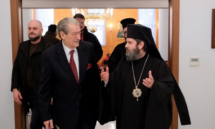 Berisha uron besimtarët shqiptarë për festën e Krishtlindjes:Le të festojmë me besim