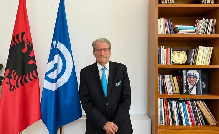 Berisha uron Kurtin: Zgjedhjet në Kosovë, një sukses frymëzues për Shqipërinë