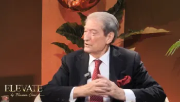 Berisha “zhvesh” kostumin e politikanit, flet në “Elevate”: Fëmijëria në Tropojë: Lexoja dhe rilexoja Dostojevskin rusisht