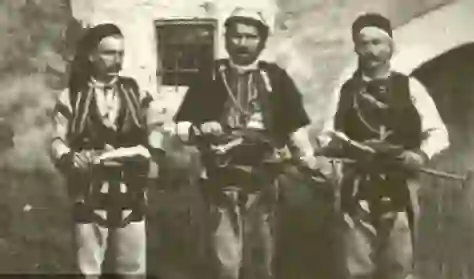 Besëtytnitë shqiptare, për miqtë dhe miqësitë