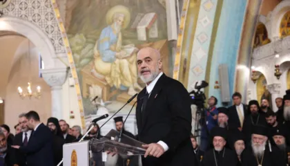 Besimtarët e krishterë festojnë sot Krishtlindjen, Rama uron me “Çetën e Profetëve”