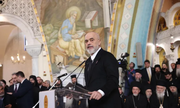 Besimtarët e krishterë festojnë sot Krishtlindjen, Rama uron me “Çetën e Profetëve”