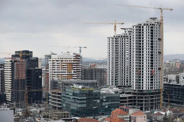 Bie çmimi i lëndëve të para, por çmimet e ndërtimeve nuk ulen