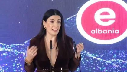 ‘Bie’ shteti, e-Albania e Mirlinda Karçanajt e bllokuar prej ditësh, qytetarët dhe bizneset pa shërbime