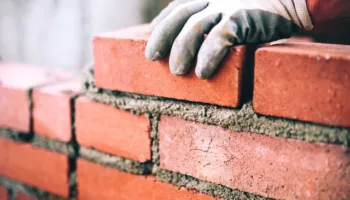 Bien çmimet e materialeve të ndërtimit, por jo për shqiptarët