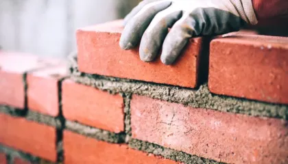 Bien çmimet e materialeve të ndërtimit, por jo për shqiptarët